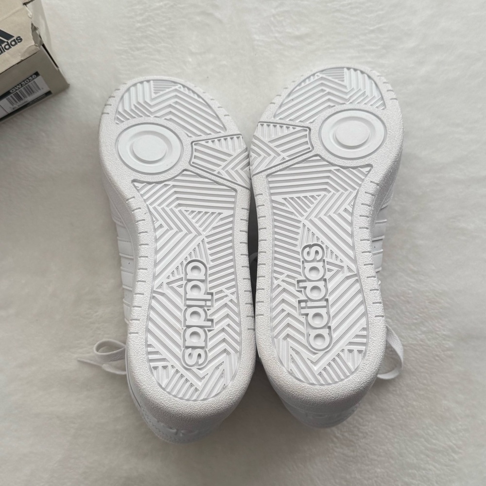 Adidas Hoops 3.0 White Sneakers in Size 7 New In Box - Picture 4 of 7